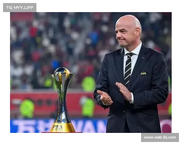 斯卡洛尼戴手套捧杯引争议,因凡蒂诺道歉澄清