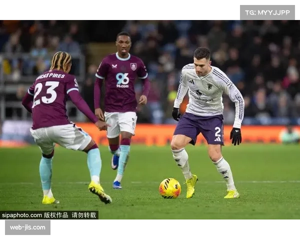 伯恩利小将海文自摆乌龙，成曼联队史最年轻乌龙制造者