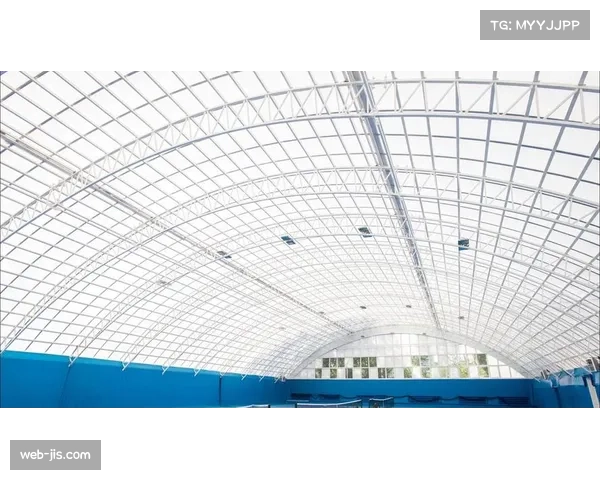 为应对极端天气，多个球场加快可开合屋顶的检修与升级工作